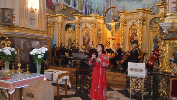 Архівне відео: Ave Maria (Bach & Gounod) 